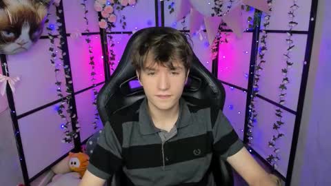 Snapshot of ethansinful chatting on 10.15.25 Ethan online show from 10.15.25