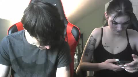 Snapshot of ethanvsvioletxxx chatting on 12.17.25 ethanvsvioletxxx online show from 12.17.25