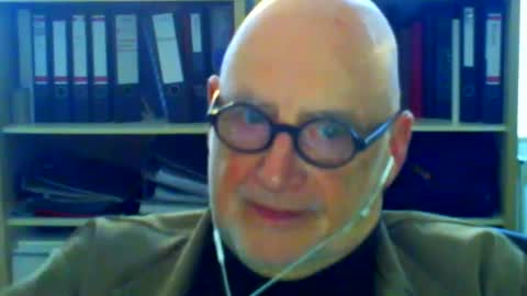 Snapshot of etonne chatting on 12.21.24 etonne online show from 12.21.24