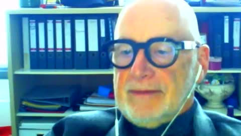 Snapshot of etonne chatting on 10.18.25 etonne online show from 10.18.25