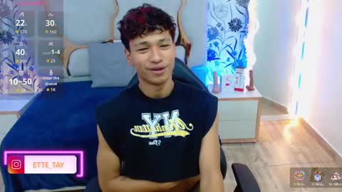 Snapshot of ette_tay chatting on 10.01.25 ette online show from 10.01.25