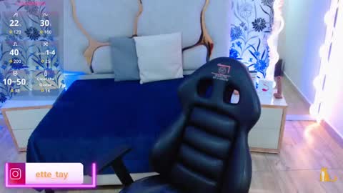 Snapshot of ette_tay chatting on 10.04.25 ette online show from 10.04.25