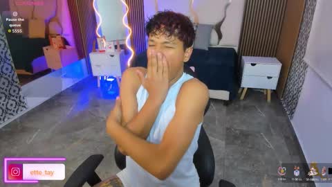Snapshot of ette_tay chatting on 10.08.25 ette online show from 10.08.25