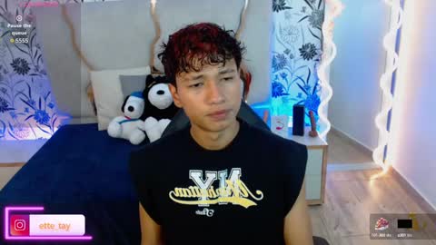 Snapshot of ette_tay chatting on 10.11.25 ette online show from 10.11.25