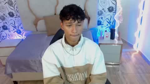 Snapshot of ette_tay chatting on 10.21.25 ette online show from 10.21.25