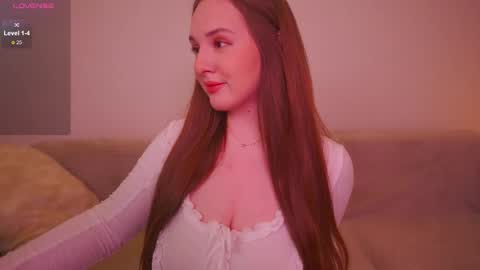 Snapshot of ettennayt chatting on 10.22.25 Hello I am AliseNext stream - 1700 GTM1 online show from 10.22.25