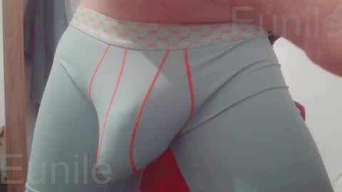 Snapshot of eunile chatting on 10.25.25 eunile online show from 10.25.25