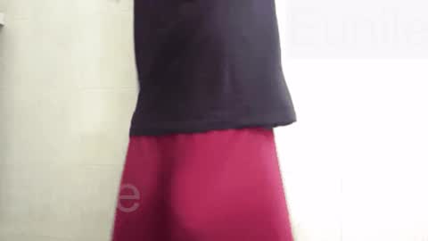 Snapshot of eunile chatting on 12.14.25 eunile online show from 12.14.25