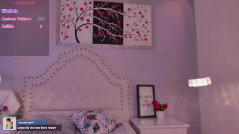 Snapshot of eureekaa chatting on 10.15.25 Eurekaa online show from 10.15.25