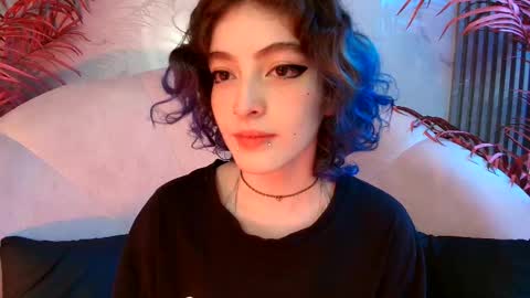 E V A online show from 10.20.25