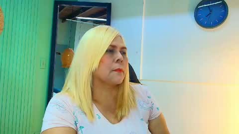 Snapshot of eva_love49 chatting on 03.19.26 eva_love49 online show from 03.19.26