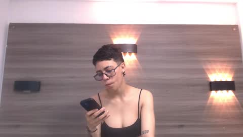 Snapshot of eva_monwalker chatting on 02.15.25 Eva cute online show from 02.15.25