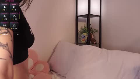 Snapshot of eva_pixie chatting on 09.10.25 Eva online show from 09.10.25