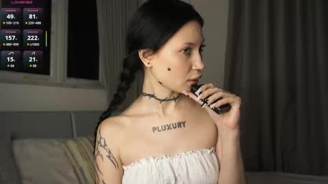 Snapshot of eva_pixie chatting on 10.14.25 Eva online show from 10.14.25