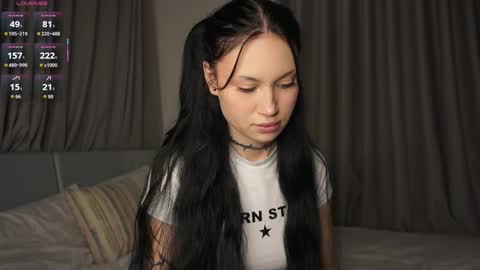 Snapshot of eva_pixie chatting on 10.18.25 Eva online show from 10.18.25