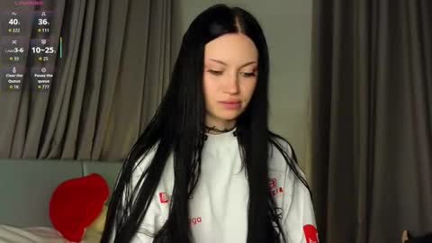 Snapshot of eva_pixie chatting on 11.05.25 Eva online show from 11.05.25