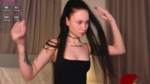 Snapshot of eva_pixie chatting on 11.30.25 Eva online show from 11.30.25