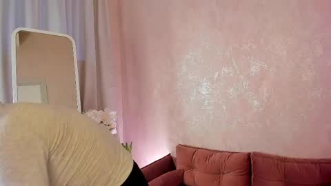 Snapshot of eva_romero chatting on 04.22.26 Eva online show from 04.22.26
