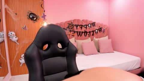 Snapshot of eva_saintt chatting on 10.08.25 eva_saintt online show from 10.08.25