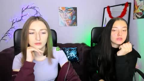 Snapshot of eva_smiith_ chatting on 12.17.25 Eva online show from 12.17.25