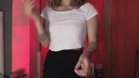 Snapshot of eva_viulet chatting on 02.01.26 MISS EVY online show from 02.01.26