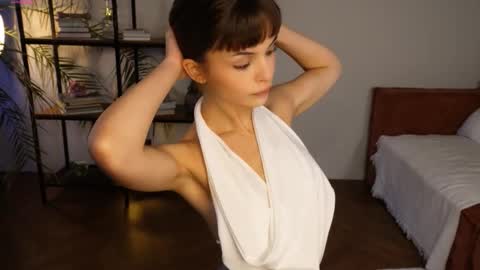 Snapshot of eva_zill_blossom chatting on 09.17.25 Hello my name is Eva its my first day here online show from 09.17.25