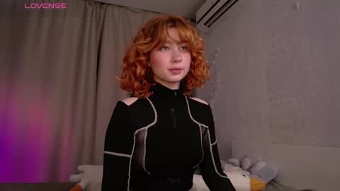 Snapshot of evaa_moonn_ chatting on 11.13.25 Eva online show from 11.13.25