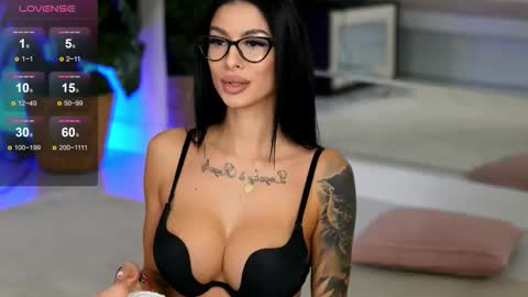 Eva  online show from 10.27.25