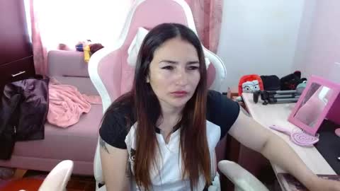 Snapshot of evagrays chatting on 09.15.25 Eva online show from 09.15.25