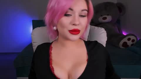 Snapshot of evaharve chatting on 12.14.24 Eva online show from 12.14.24