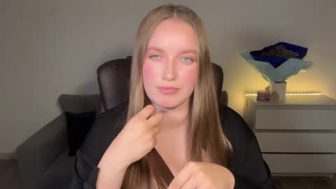 Snapshot of evajuly chatting on 06.21.26 Eva online show from 06.21.26