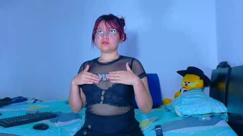 Snapshot of evaluna_02 chatting on 05.19.26 evaluna_02 online show from 05.19.26