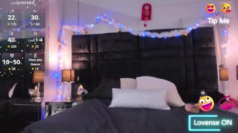 Eva  online show from 11.18.25