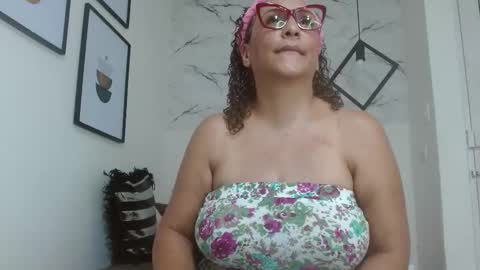 Snapshot of evamills1 chatting on 10.25.25 Eva Mills online show from 10.25.25