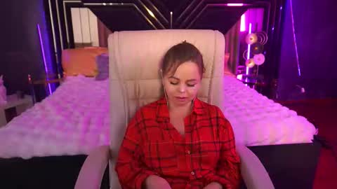 EvaMinni online show from 11.13.25