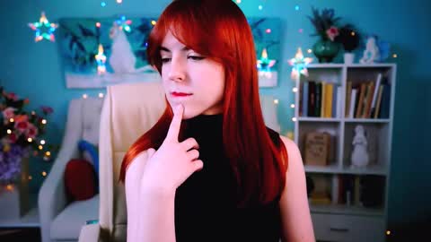 Snapshot of evanellson chatting on 01.10.25 Eva online show from 01.10.25