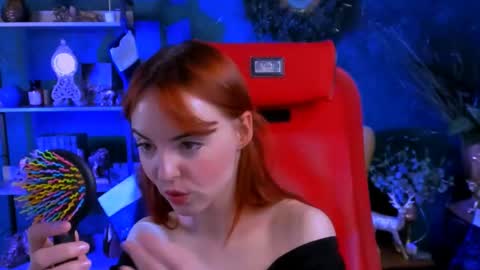 Snapshot of evanellson chatting on 01.12.25 Eva online show from 01.12.25