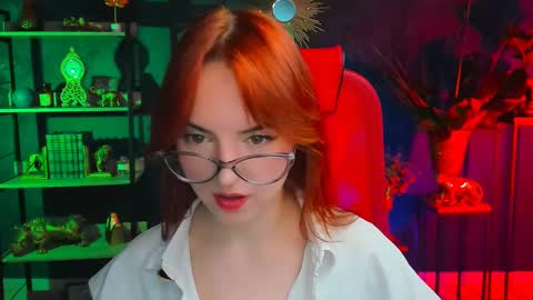 Snapshot of evanellson chatting on 01.28.25 Eva online show from 01.28.25