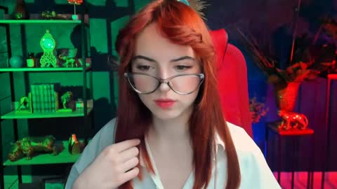 Snapshot of evanellson chatting on 01.29.25 Eva online show from 01.29.25