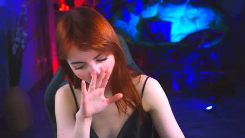 Snapshot of evanellson chatting on 01.31.25 Eva online show from 01.31.25