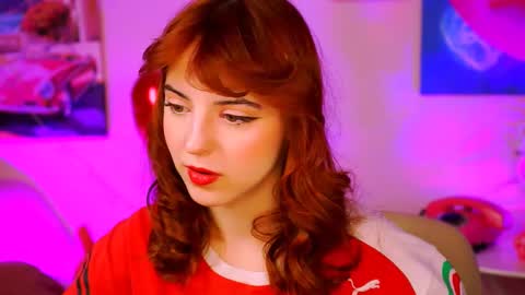 Snapshot of evanellson chatting on 02.20.25 Eva online show from 02.20.25