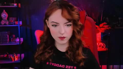 Snapshot of evanellson chatting on 02.25.25 Eva online show from 02.25.25