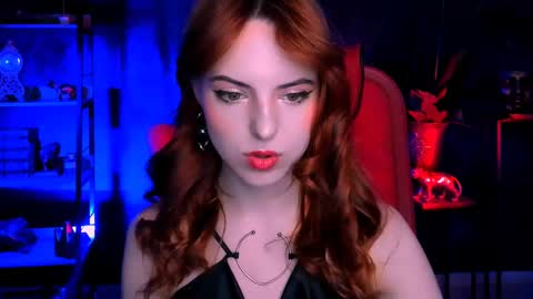 Snapshot of evanellson chatting on 03.07.25 Eva online show from 03.07.25