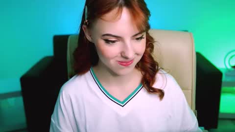 Snapshot of evanellson chatting on 03.09.25 Eva online show from 03.09.25