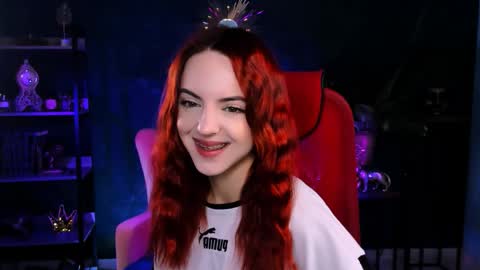 Snapshot of evanellson chatting on 09.17.25 Eva online show from 09.17.25