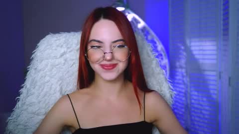 Snapshot of evanellson chatting on 09.18.25 Eva online show from 09.18.25