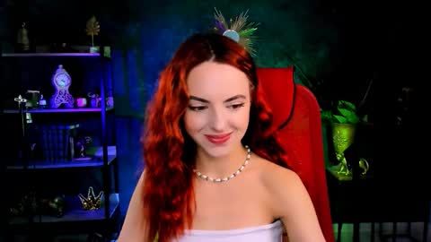 Snapshot of evanellson chatting on 09.25.25 Eva online show from 09.25.25