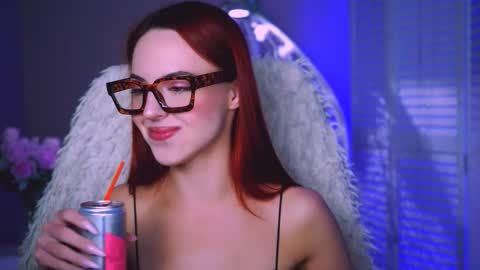 Snapshot of evanellson chatting on 09.26.25 Eva online show from 09.26.25