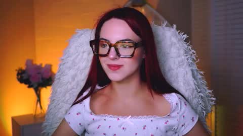 Snapshot of evanellson chatting on 09.27.25 Eva online show from 09.27.25