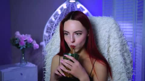 Snapshot of evanellson chatting on 10.11.25 Eva online show from 10.11.25